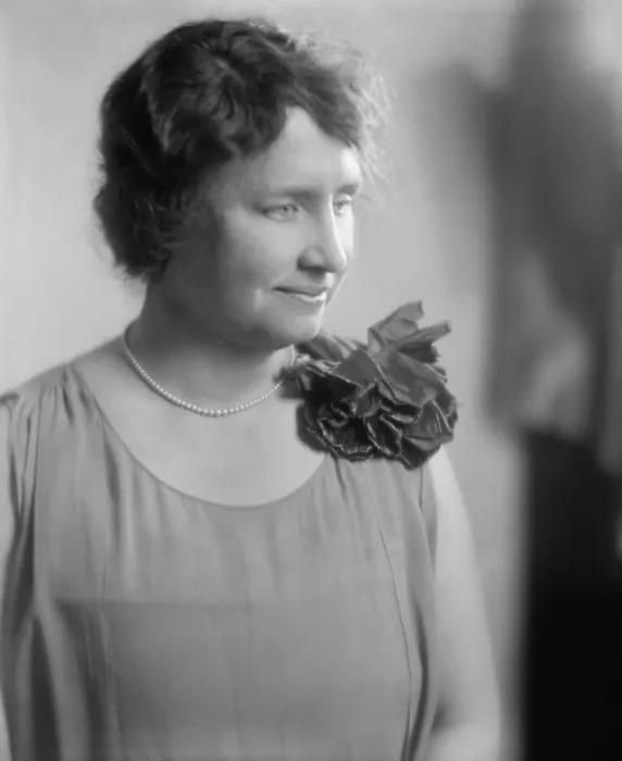 Framed Print : Helen Keller, ca. 1920. She was the first deaf-blind person to earn a Bachelor of Arts degree in 1904 Framed Print : Helen Keller, ca. 1920. She was the first deaf-blind person to earn a Bachelor of Arts degree in 1904