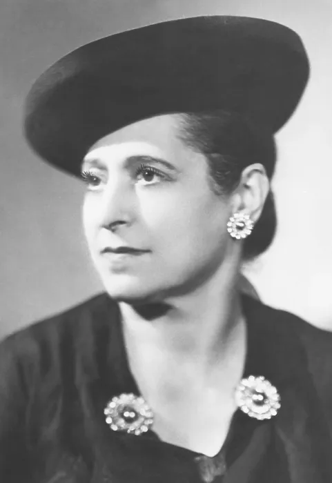 Framed Print : Helena Rubenstein in the 1930s. Photo by Harcourt