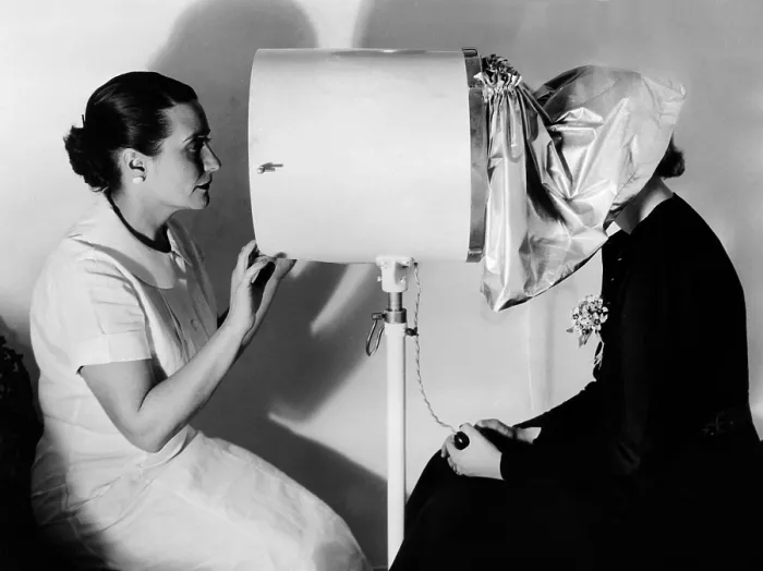 Framed Print : Helena Rubenstein Fifth Avenue Salon. An expert examines the clients skin with Camera-like machine, the Derma Lens Framed Print : Helena Rubenstein Fifth Avenue Salon. An expert examines the clients skin with Camera-like machine, the Derma Lens