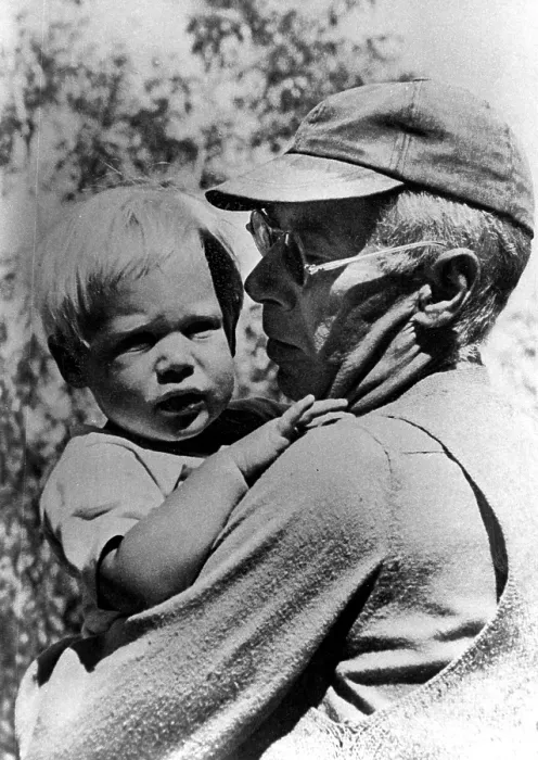 Framed Print : Henry Miller holding his son Tony, circa 1950. Courtesy: CSU Archives / Everett Collection Framed Print : Henry Miller holding his son Tony, circa 1950. Courtesy: CSU Archives / Everett Collection