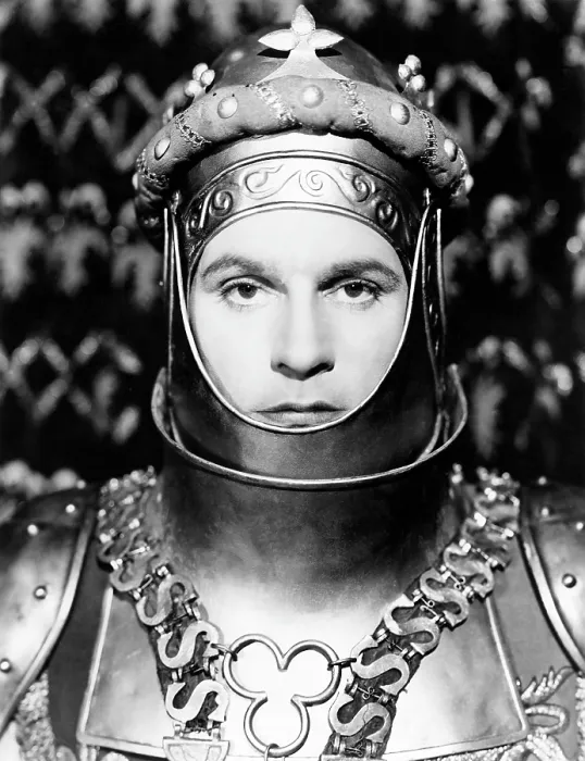 Framed Print : HENRY V, Laurence Olivier as King Henry V, 1944 Framed Print : HENRY V, Laurence Olivier as King Henry V, 1944