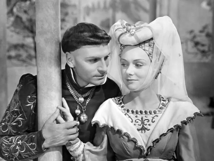 Framed Print : HENRY V, Laurence Olivier, Renne Asherson, 1944