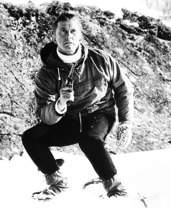 Framed Print : THE HEROES OF TELEMARK, Kirk Douglas, 1965