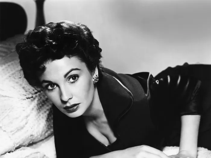 Framed Print : HILDA CRANE, Jean Simmons, 1956, TM & Copyright 20th Century Fox Film Corp. / courtesy Everett Collection Framed Print : HILDA CRANE, Jean Simmons, 1956, TM & Copyright 20th Century Fox Film Corp. / courtesy Everett Collection