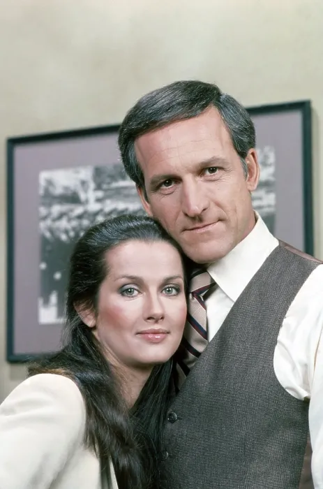 Framed Print : HILL STREET BLUES, from left: Veronica Hamel, Daniel J. Travanti, (1984), 1981-1987