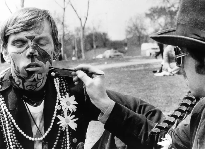 Framed Print : Hippie having his face painted, Chicago, 1967. Courtesy: CSU Archives  /  Everett Collection