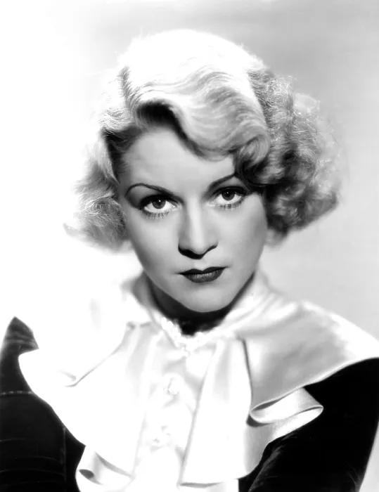 Framed Print : HOLD THAT GIRL, Claire Trevor, in a green velvet dress with detatchable eggshell satin collar, 1934. 20th Century-Fox Film Corporation, TM & Copyright / courtesy Everett Collection