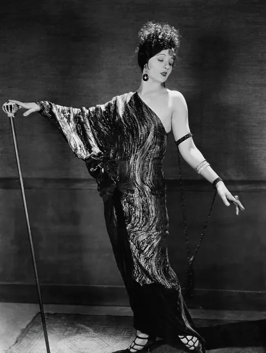 Framed Print : IN HOLLYWOOD WITH POTASH AND PERLMUTTER, Betty Blythe, 1924 Framed Print : IN HOLLYWOOD WITH POTASH AND PERLMUTTER, Betty Blythe, 1924