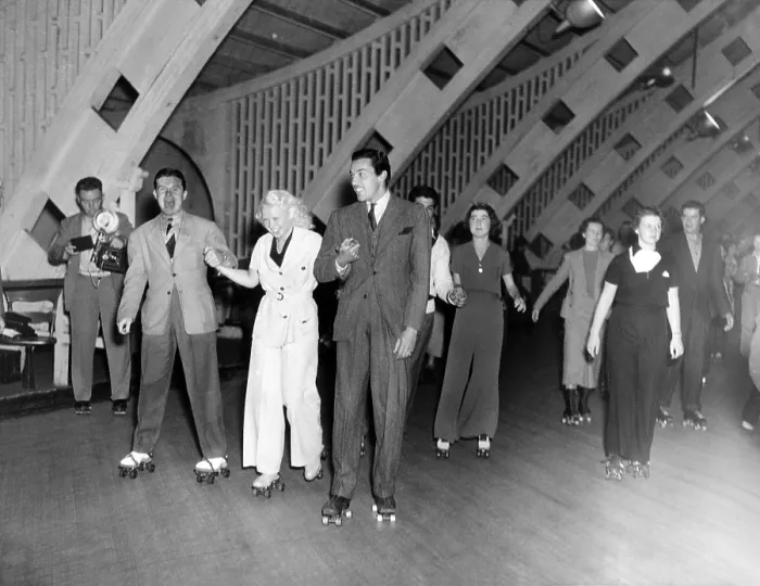 Framed Print : Hollywood stars and socialites at roller-skating party at Roller-Dome in Culver City. L-R: Tom Brown, Toby Wing, and Cesar Romero. June 6, 1936