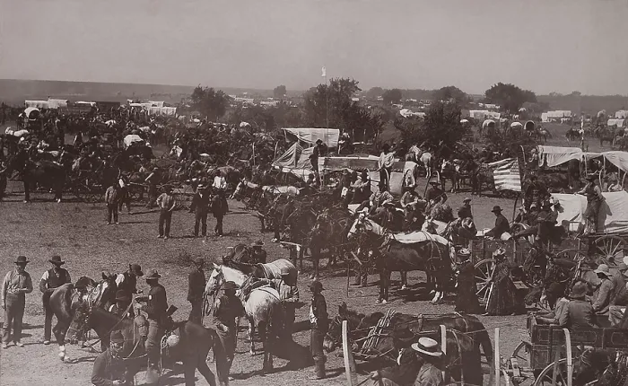 Framed Print : Homesteaders gathered for US Soldiers to signal the opening of the Land Rush, Sept 16, 1893