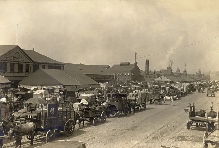 Framed Print : Horse drawn wagons crowd New York piers and warehouses to stock up on food in preparation for a threatened railroad strike. August 1916