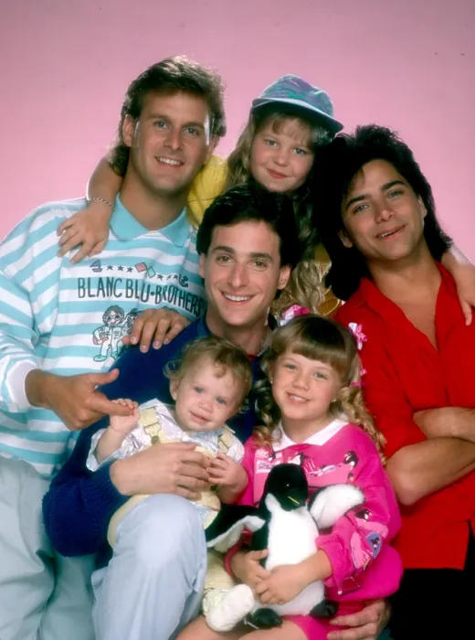 Framed Print : FULL HOUSE, clockwise from left: Ashley / Mary-Kate Olsen, Dave Coulier, Candace Cameron, John Stamos, Jodie Sweetin, Bob Saget, 1987-95