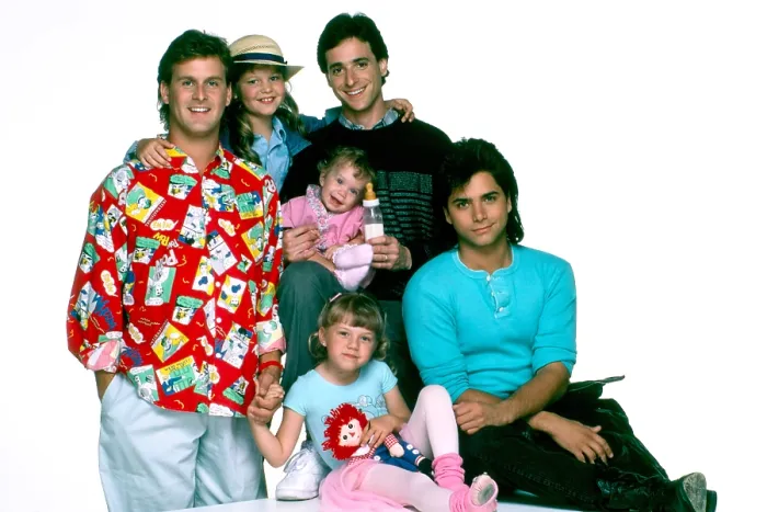 Framed Print : FULL HOUSE, clockwise from left: Dave Coulier, Candace Cameron, Bob Saget, John Stamos, Jodie Sweetin, Ashley / Mary-Kate Olsen, 1987-95