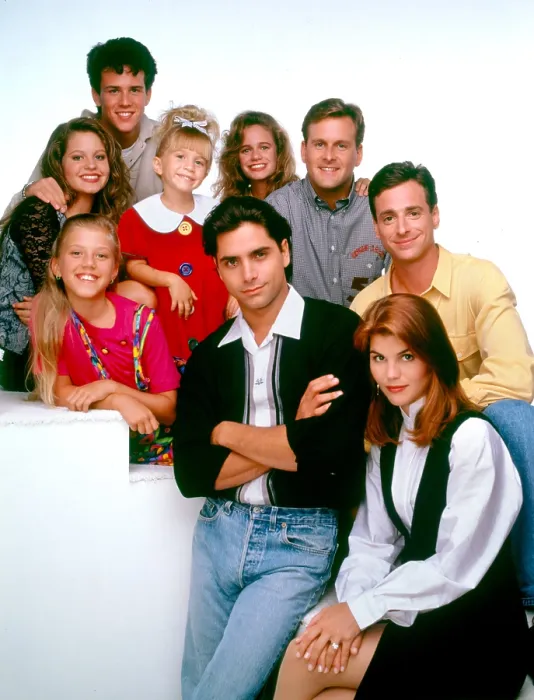 Framed Print : FULL HOUSE, clockwise from lower right: Lori Loughlin, John Stamos, Jodie Sweetin, Candace Cameron, Scott Weinger, Mary-Kate / Ashley Olsen, Andrea Barber, Dave Coulier, Bob Saget