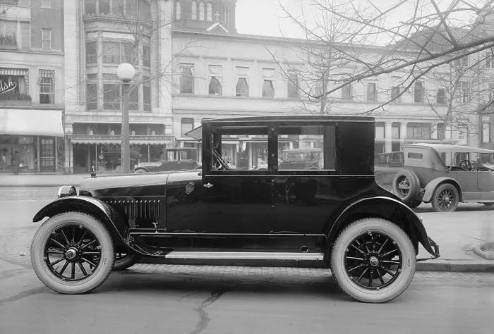 Framed Print : Hudson Essex, four passenger coach, 1922. Hudson Motor Car Company introduced the lower priced Essex in 1919, to compete with Ford and Chevrolet