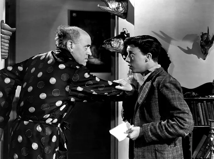 Framed Print : HUE AND CRY, Alistair Sim, Harry Fowler, 1947 Framed Print : HUE AND CRY, Alistair Sim, Harry Fowler, 1947