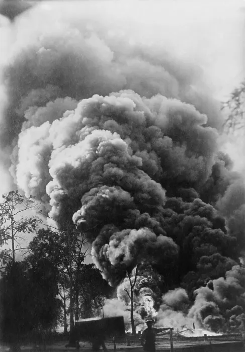 Framed Print : Huge oil gusher fire billows a monstrous column of roaring flame and smoke, August 1913. It started on Aug. 7, at the Star Oil Co. Loucke no