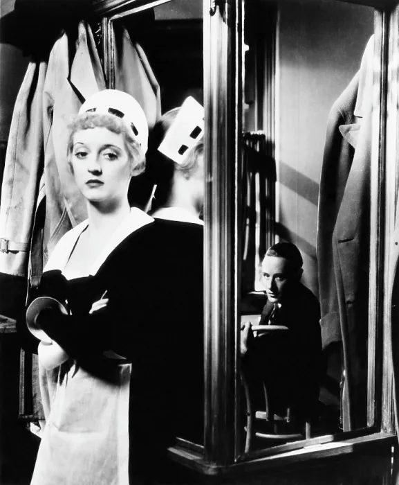 Framed Print : OF HUMAN BONDAGE, Bette Davis, Leslie Howard, 1934