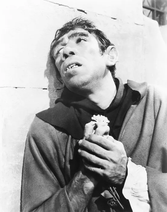 Framed Print : THE HUNCHBACK OF NOTRE DAME, (aka NOTRE DAME DE PARID), Anthony Quinn, 1956