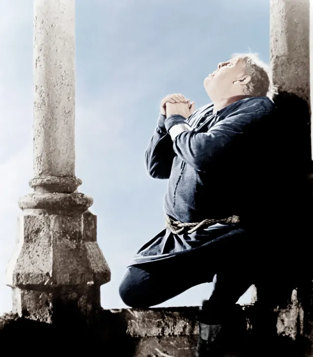 Framed Print : THE HUNCHBACK OF NOTRE DAME, Charles Laughton, 1939