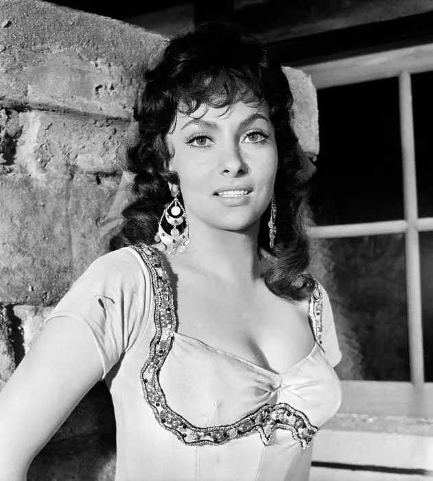 Framed Print : THE HUNCHBACK OF NOTRE DAME, Gina Lollobrigida, 1956