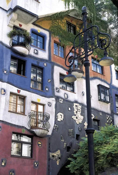 Framed Print : HUNDERTWASSER, Friedensreich (1928-2000). Hundertwasser House. 1983-1986. AUSTRIA. VIENNA. Vienna. House in Wagramer street. Architecture Framed Print : HUNDERTWASSER, Friedensreich (1928-2000). Hundertwasser House. 1983-1986. AUSTRIA. VIENNA. Vienna. House in Wagramer street. Architecture
