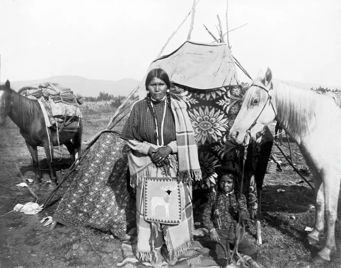 Framed Print : I-ah-to-tonah, or Little Woman Mountain, and son A-last-Sauked, or Looking-away-off, Nez Perce, ca. 1909