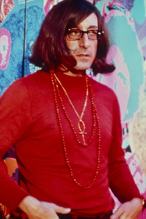 Framed Print : I LOVE YOU, ALICE B. TOKLAS!, Peter Sellers, 1968. ph: Warner Bros.  /  courtesy Everett Collection