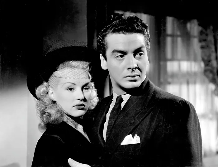 Framed Print : I WAKE UP SCREAMING, Betty Grable, Victor Mature, 1941. TM and Copyright 20th Century Fox Film Corp. All rights reserved. Courtesy: Everett Collection