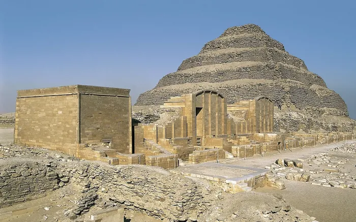 Framed Print : IMHOTEP (ca. 2667 BC-2648 BC). The step pyramid of Djoser. 2668 -2649 BC. EGYPT. CAIRO. Saqqara. Pyramid of Djoser. Pyramid and funerary complex. Egyptian art. Old Kingdom