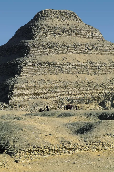 Framed Print : IMHOTEP (ca. 2667 BC-2648 BC). The step pyramid of Djoser. 2668 -2649 BC. EGYPT. CAIRO. Saqqara. Pyramid of Djoser. Egyptian art. Old Kingdom. Architecture