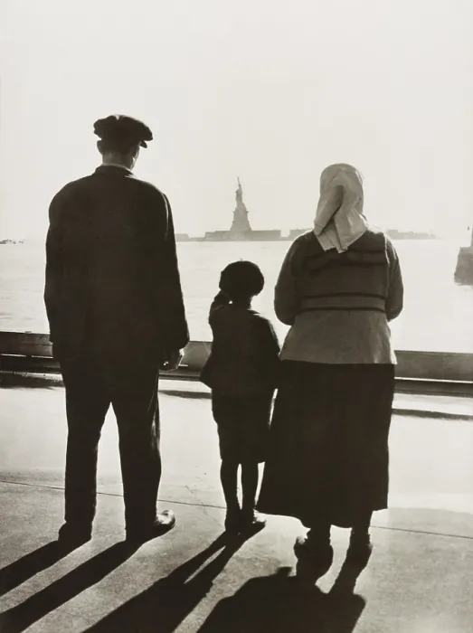 Framed Print : Immigrant family views the Statue of Liberty from the Ellis Island, US immigration station, 1920-1930 (BSLOC_2020_2_77) Framed Print : Immigrant family views the Statue of Liberty from the Ellis Island, US immigration station, 1920-1930 (BSLOC_2020_2_77)