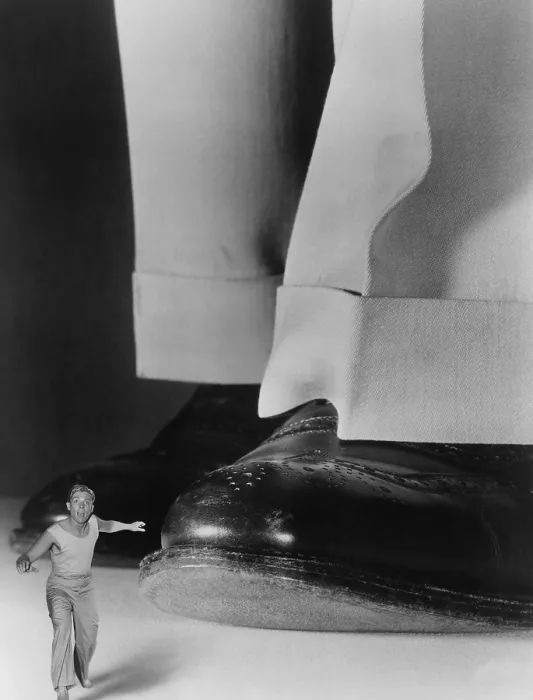 Framed Print : THE INCREDIBLE SHRINKING MAN, Grant Williams, 1957