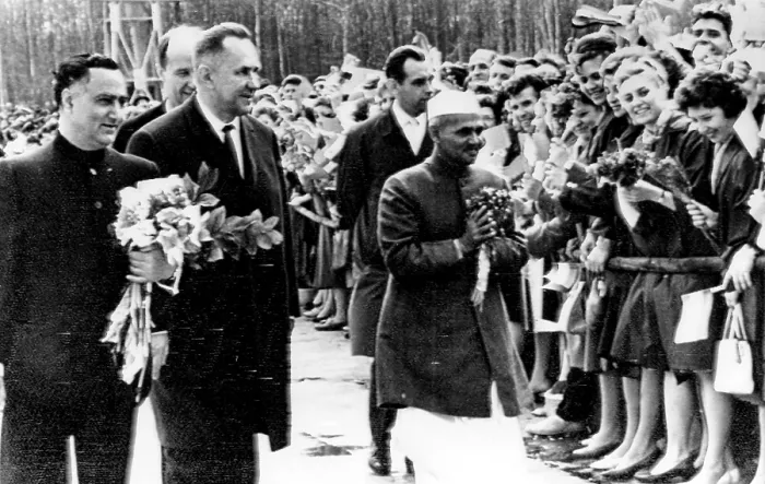 Framed Print : Indian Prime Minister Lal Bahadur Shastri visits the Soviet Union, 1965. Courtesy: CSU Archives  /  Everett Collection