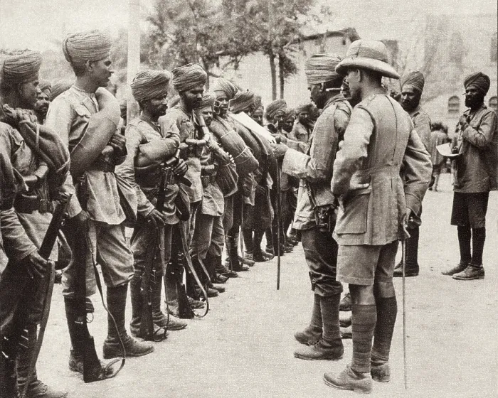 Framed Print : Indian troops replacing 10, 000 British troops captured by the Turks in Iraq. 1916. The British forces were surrounded by the Turks in the Battle of Kut-al-Amara in April 1916 Framed Print : Indian troops replacing 10, 000 British troops captured by the Turks in Iraq. 1916. The British forces were surrounded by the Turks in the Battle of Kut-al-Amara in April 1916