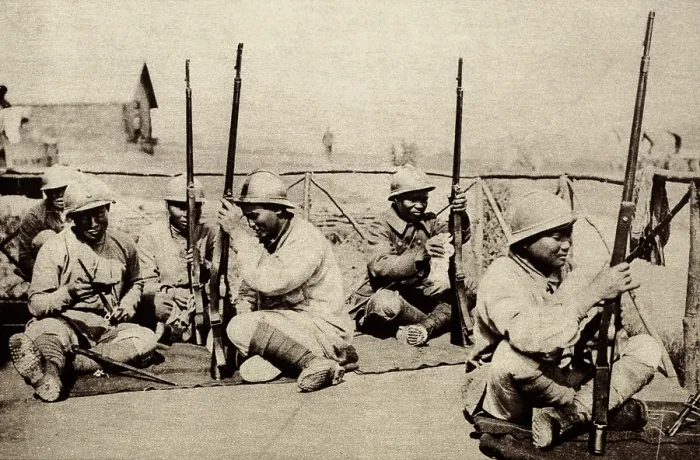 Framed Print : Indochinese from the Annamese region serving as soldiers for France in WW1. 1914-18. They are cleaning their guns in the district of the Marne. (BSLOC_2012_4_167)