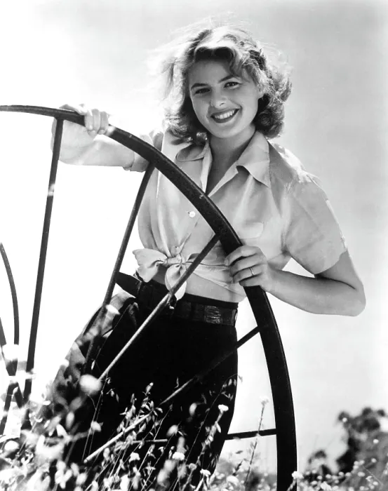 Framed Print : INGRID BERGMAN, c. 1939 Framed Print : INGRID BERGMAN, c. 1939
