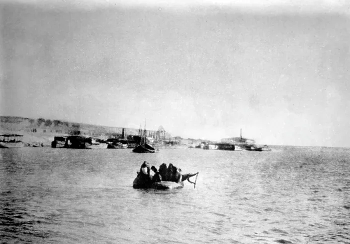 Framed Print : Iraq, Kut-El-Amara from the Tigris River, circa 1920s Framed Print : Iraq, Kut-El-Amara from the Tigris River, circa 1920s
