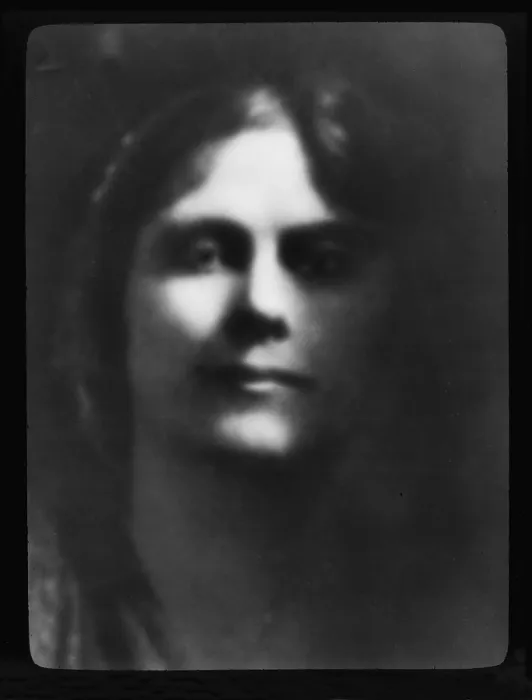 Framed Print : Isadora Duncan (1877-1927), modern dance innovator in soft focus portrait by Arnold Genthe, ca. 1917 Framed Print : Isadora Duncan (1877-1927), modern dance innovator in soft focus portrait by Arnold Genthe, ca. 1917