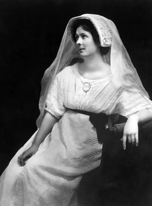 Framed Print : Isadora Duncan, 1912. Courtesy: CSU Archives / Everett Collection Framed Print : Isadora Duncan, 1912. Courtesy: CSU Archives / Everett Collection