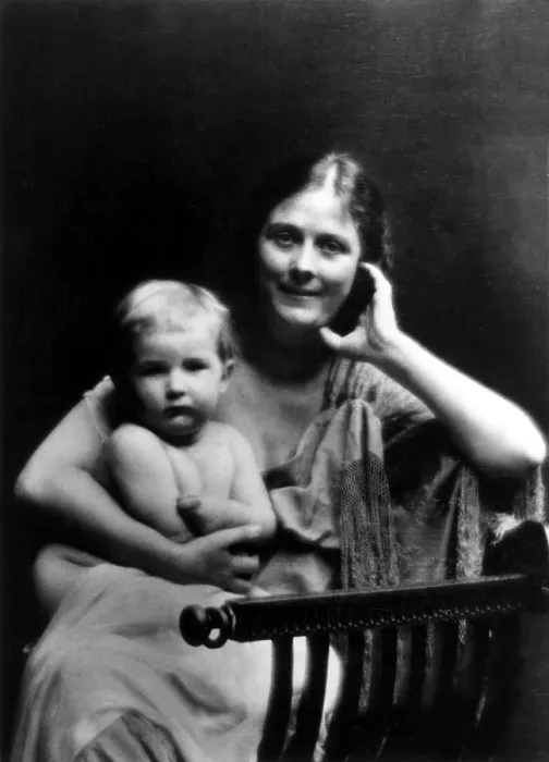 Framed Print : Isadora Duncan with daughter Deirdre, circa 1908. Courtesy: CSU Archives / Everett Collection Framed Print : Isadora Duncan with daughter Deirdre, circa 1908. Courtesy: CSU Archives / Everett Collection