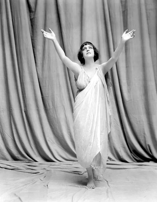Framed Print : ISADORA DUNCAN, undated.. Courtesy: CSU Archives / Everett Collection Framed Print : ISADORA DUNCAN, undated.. Courtesy: CSU Archives / Everett Collection