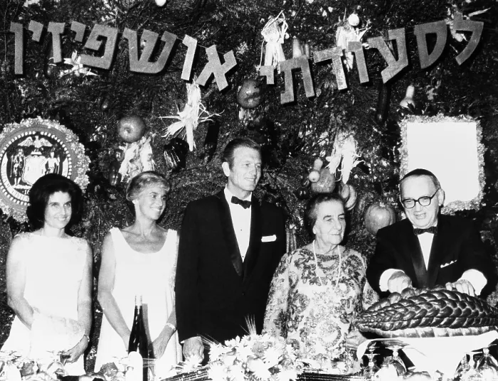 Framed Print : Israeli Premier Golda Meir honored in New York City, Oct. 1, 1969. Rabbi Emmanuel Rackman cuts Challah for Festival of Succoth at Brooklyn Museum. L-R: Mrs