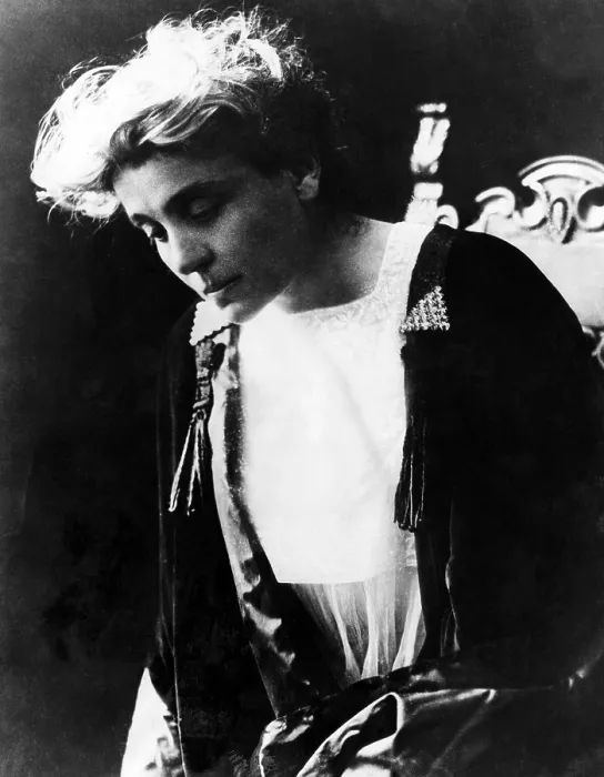 Framed Print : Italian actress Eleanora Duse, ca. 1909. photo: CSU / courtesy Everett Collection