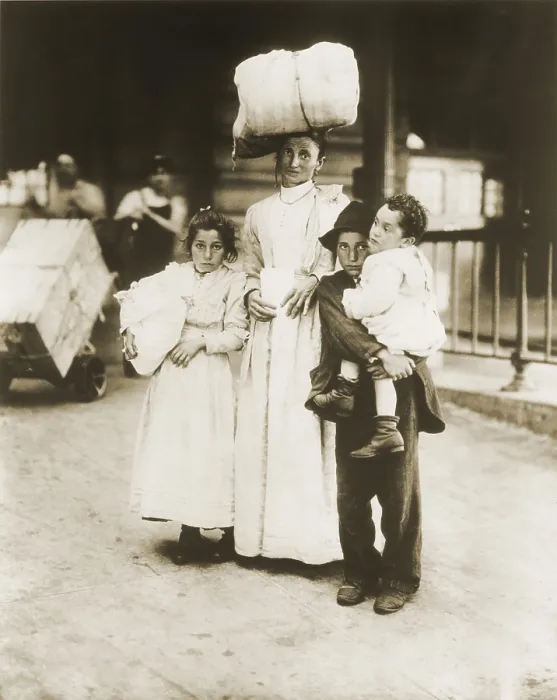 Framed Print : Italian immigrant family at Ellis Island, c. 1910