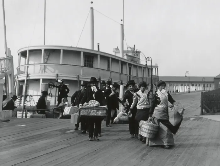 Framed Print : Italian immigrants landing at Ellis Island, c. 1892-1910 Framed Print : Italian immigrants landing at Ellis Island, c. 1892-1910