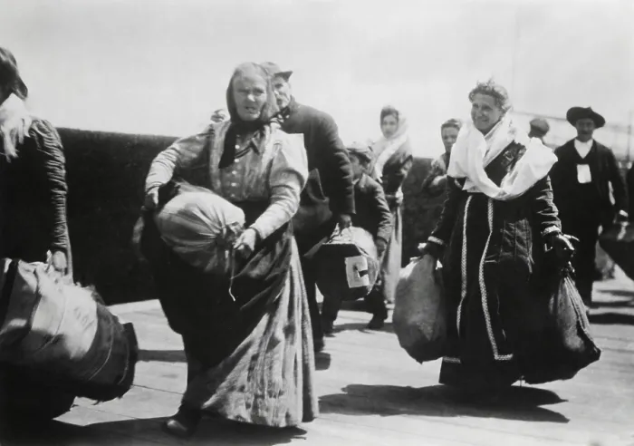 Framed Print : Italian immigrants landing at Ellis Island, c. 1898. Carrying bundles of belongings, women and men arrive for admission screening the US Immigration Station (BSLOC_2018_4_227)