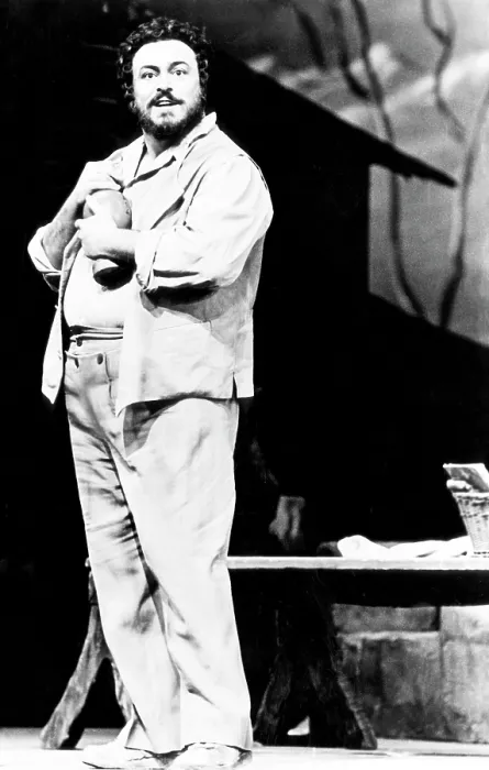 Framed Print : Italian opera singer Luciano Pavarotti as the character Nemorino in L'Elisir d'Amore, 1981.. Courtesy: CSU Archives / Everett Collection Framed Print : Italian opera singer Luciano Pavarotti as the character Nemorino in L'Elisir d'Amore, 1981.. Courtesy: CSU Archives / Everett Collection