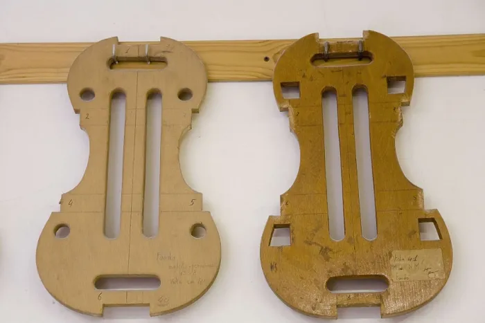 Framed Print : ITALY. Cremona. Luthier's workshop. Pieces of string instrument. AISA / Everett Collection**US SALES ONLY**