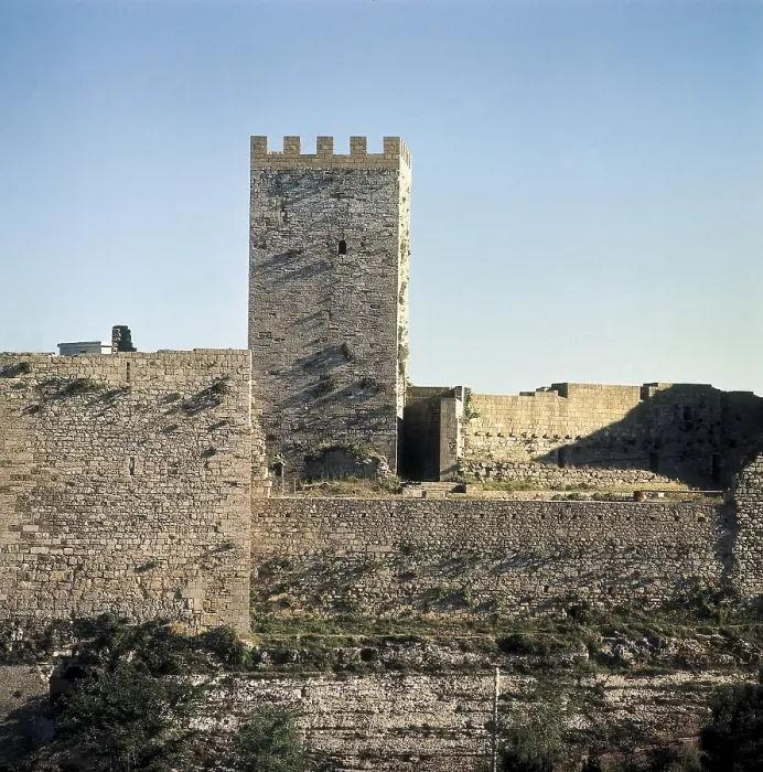 Framed Print : ITALY. SICILY. ENNA. Enna. Lombard Castle seen from Roca de Cerere. AISA / Everett Collection**US SALES ONLY** Framed Print : ITALY. SICILY. ENNA. Enna. Lombard Castle seen from Roca de Cerere. AISA / Everett Collection**US SALES ONLY**